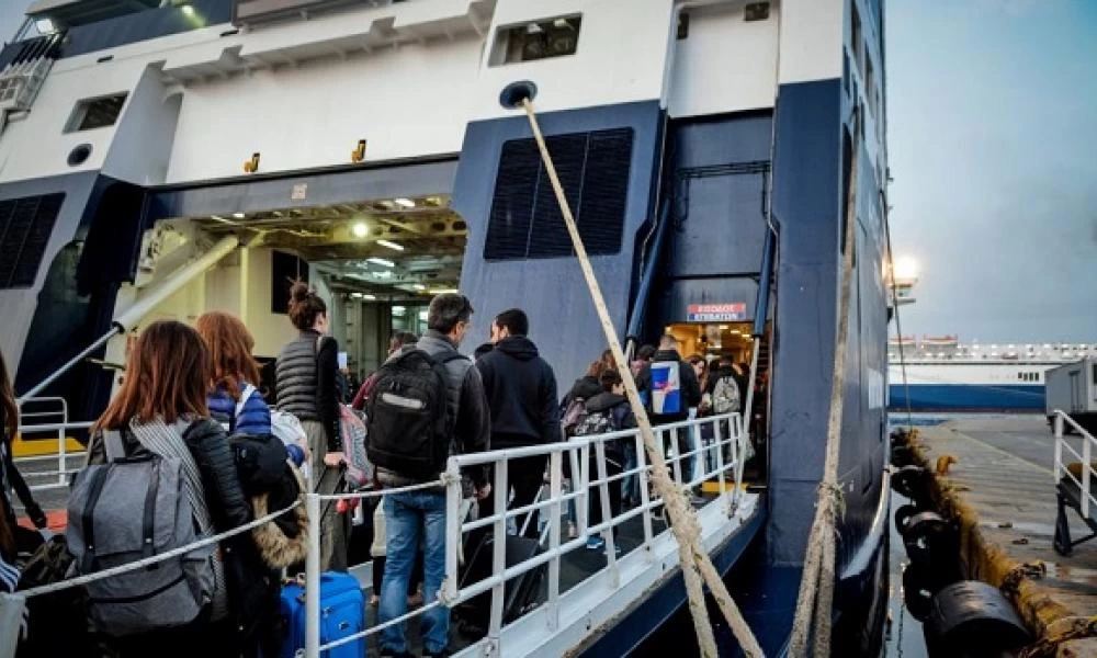 Κορονοϊός: Συναγερμός σε πλοίο που έκανε δρομολόγια στις Σποράδες